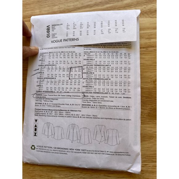 Vogue #V8910 Women's  Semi-Fitted Lined Jackets Sewing Pattern - Size 14-22 - Picture 3 of 6